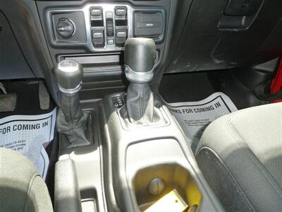 2023 Jeep Gladiator Sport S   - Photo 9 - Quincy, IL 62305