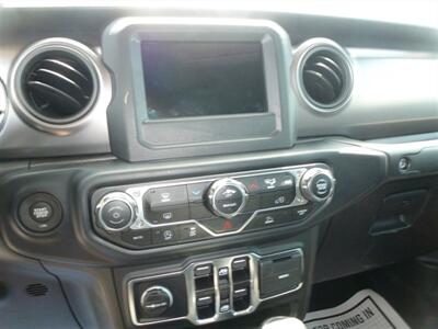 2023 Jeep Gladiator Sport S   - Photo 8 - Quincy, IL 62305