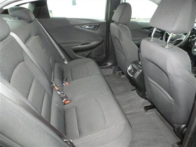 2020 Chevrolet Malibu LT   - Photo 6 - Quincy, IL 62305