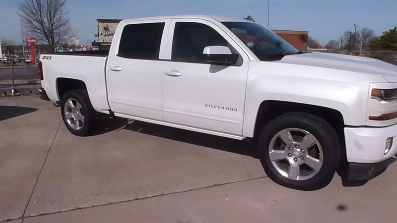 2018 Chevrolet Silverado 1500 LT   - Photo 1 - Quincy, IL 62305