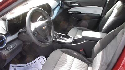 2024 Chevrolet Trax LT   - Photo 3 - Quincy, IL 62305