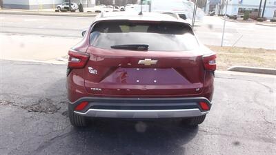 2024 Chevrolet Trax LT   - Photo 2 - Quincy, IL 62305