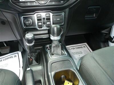 2023 Jeep Gladiator Sport S   - Photo 9 - Quincy, IL 62305