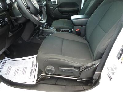 2023 Jeep Gladiator Sport S   - Photo 7 - Quincy, IL 62305