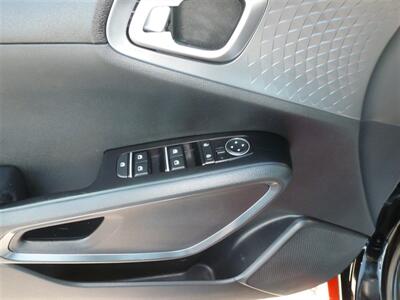 2021 Kia Soul GT-Line   - Photo 14 - Quincy, IL 62305