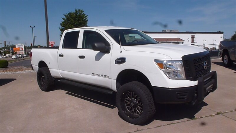 2019 Nissan Titan XD S   - Photo 1 - Quincy, IL 62305