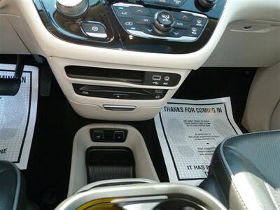 2020 Chrysler Pacifica Limited   - Photo 9 - Quincy, IL 62305