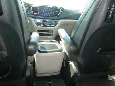 2020 Chrysler Pacifica Limited   - Photo 6 - Quincy, IL 62305
