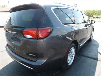 2020 Chrysler Pacifica Limited   - Photo 2 - Quincy, IL 62305