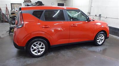 2024 Kia Soul LX   - Photo 2 - Quincy, IL 62305