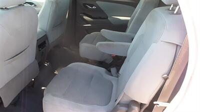 2019 Chevrolet Traverse LT Cloth   - Photo 3 - Quincy, IL 62305