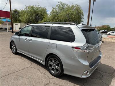 2019 Toyota Sienna SE 8-Passenger   - Photo 3 - Mesa, AZ 85210