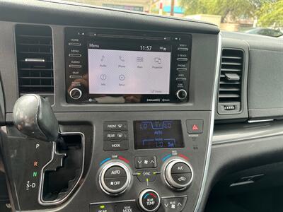 2019 Toyota Sienna SE 8-Passenger   - Photo 13 - Mesa, AZ 85210