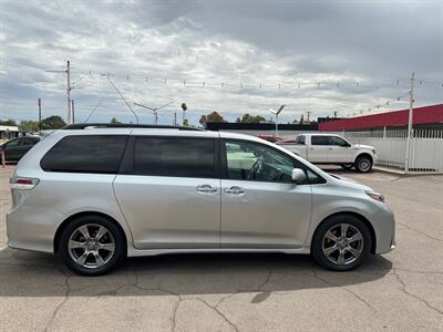 2019 Toyota Sienna SE 8-Passenger   - Photo 6 - Mesa, AZ 85210