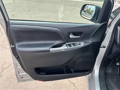 2019 Toyota Sienna SE 8-Passenger   - Photo 9 - Mesa, AZ 85210