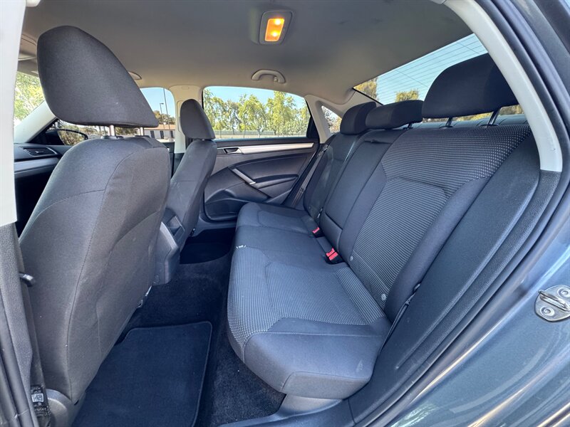 2018 Volkswagen Passat S - Photo 17