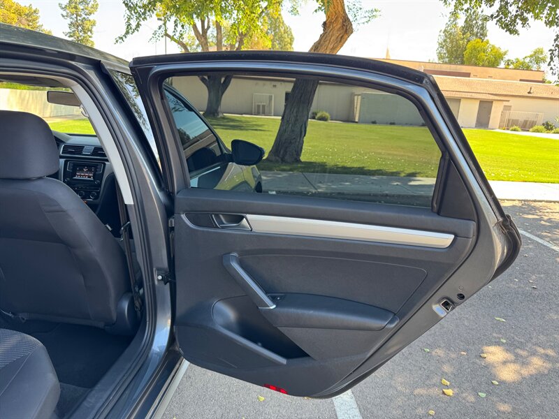 2018 Volkswagen Passat S - Photo 16