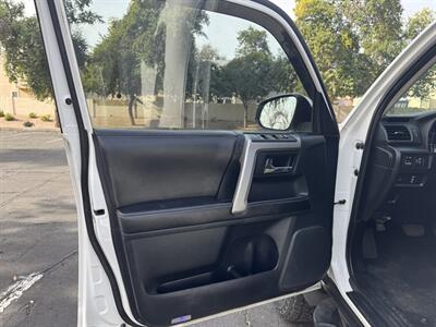 2015 Toyota 4Runner SR5   - Photo 10 - Mesa, AZ 85210