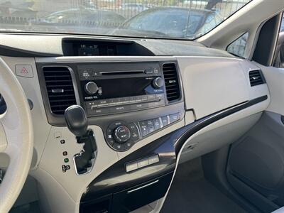 2014 Toyota Sienna LE 8-Passenger   - Photo 18 - Mesa, AZ 85210