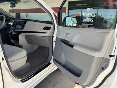 2014 Toyota Sienna LE 8-Passenger   - Photo 12 - Mesa, AZ 85210