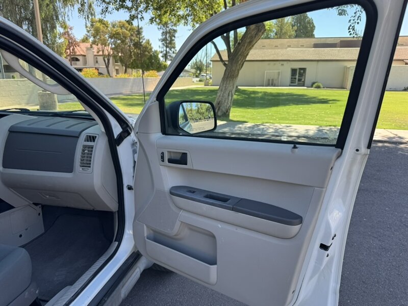 2009 Ford Escape XLS - Photo 14