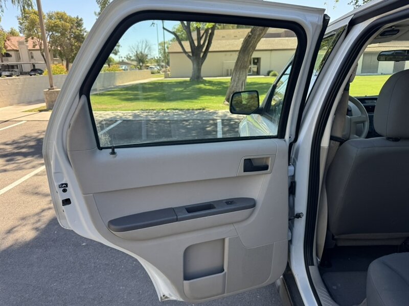 2009 Ford Escape XLS - Photo 18