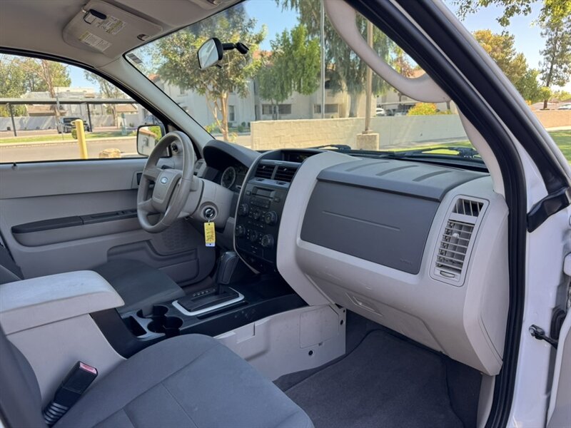 2009 Ford Escape XLS - Photo 12