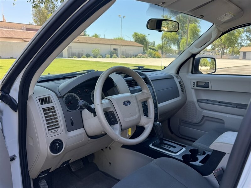 2009 Ford Escape XLS - Photo 9