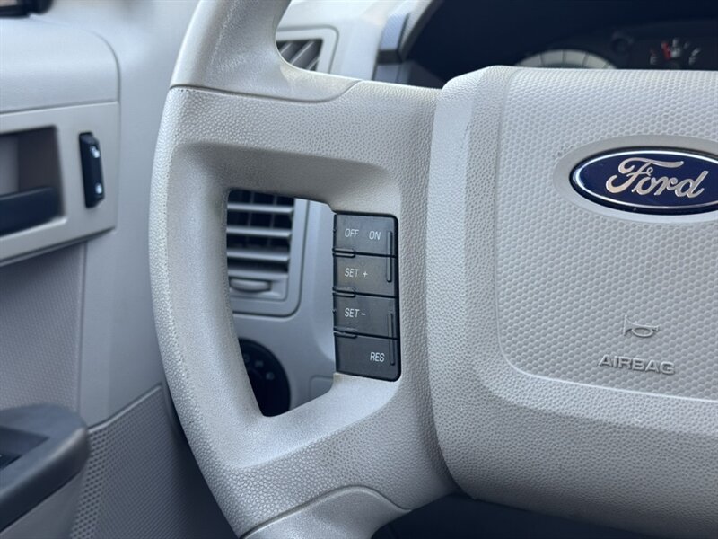 2009 Ford Escape XLS - Photo 22