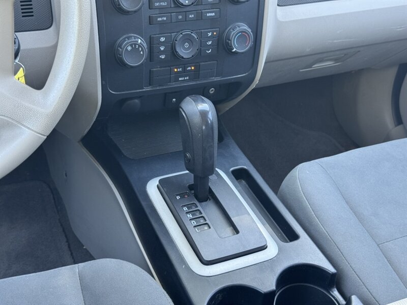 2009 Ford Escape XLS - Photo 24