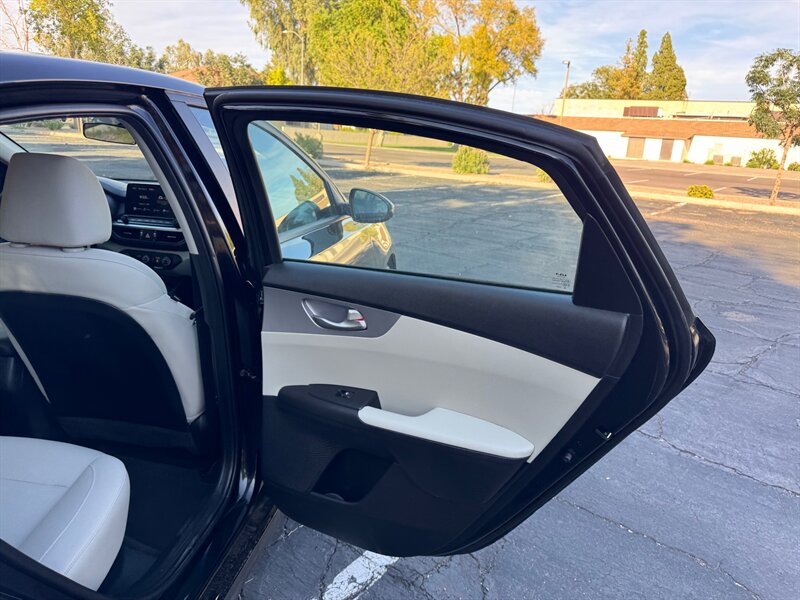 2023 Kia Forte LXS - Photo 16 - Mesa, AZ 85210