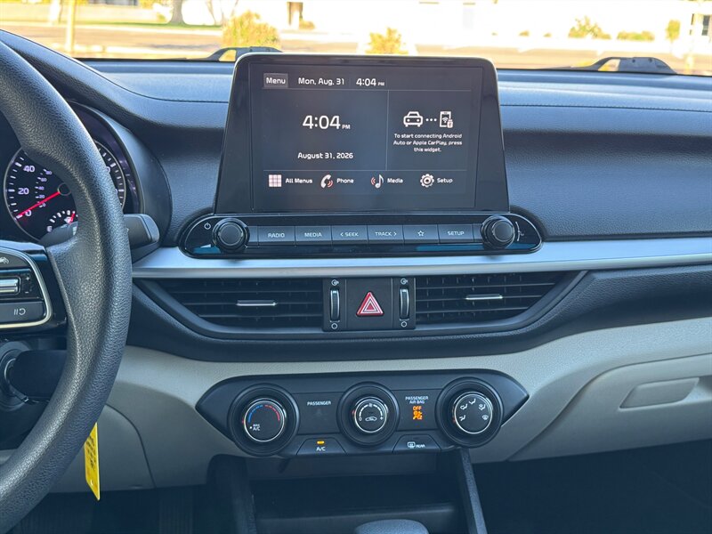 2023 Kia Forte LXS - Photo 24 - Mesa, AZ 85210