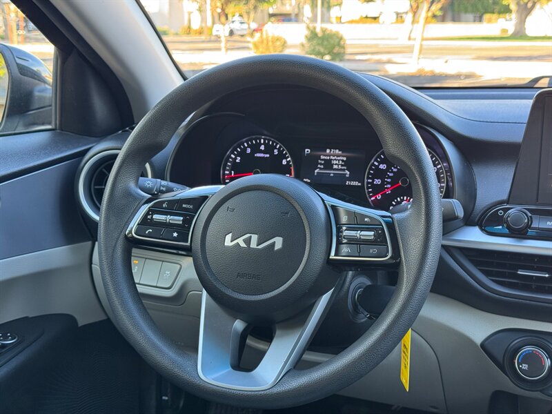 2023 Kia Forte LXS - Photo 20 - Mesa, AZ 85210
