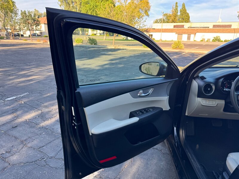 2023 Kia Forte LXS - Photo 11 - Mesa, AZ 85210