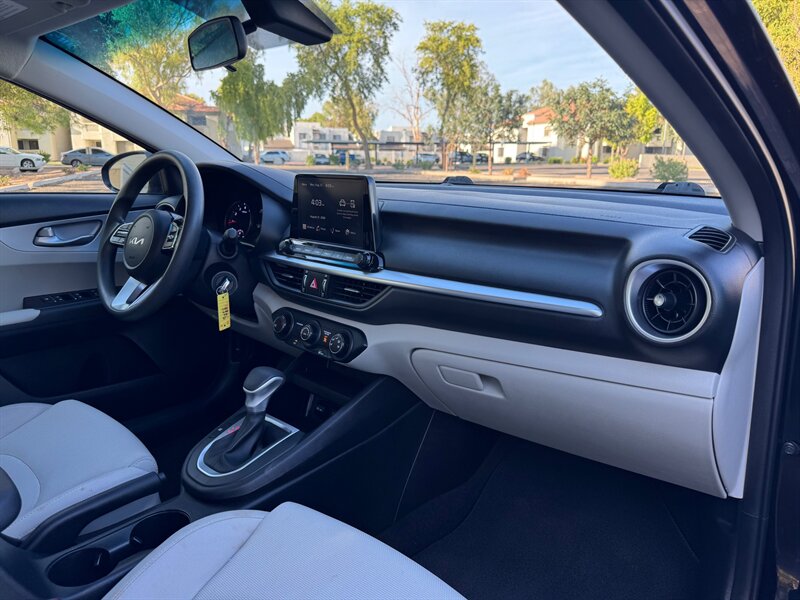 2023 Kia Forte LXS - Photo 12 - Mesa, AZ 85210