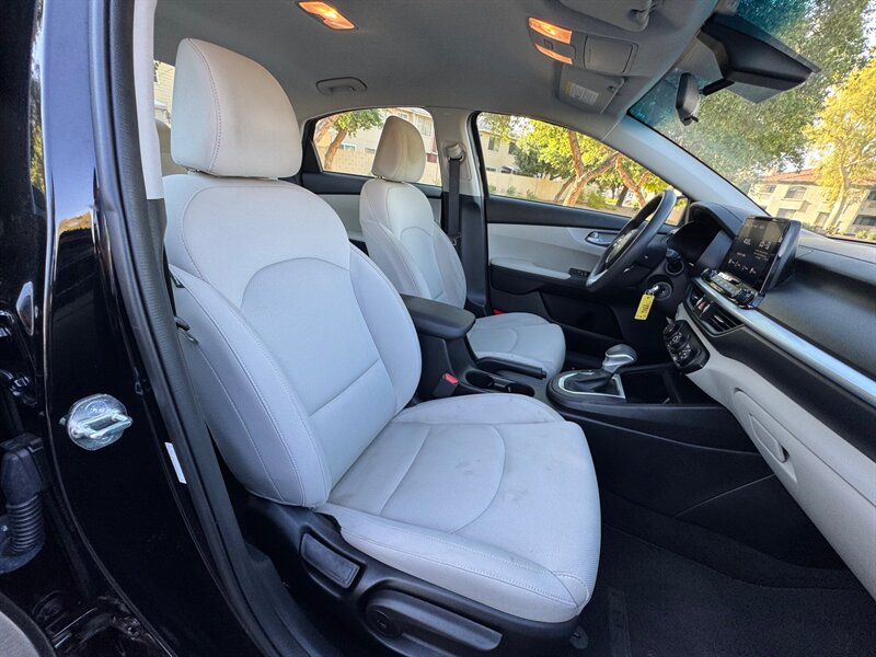 2023 Kia Forte LXS - Photo 13 - Mesa, AZ 85210