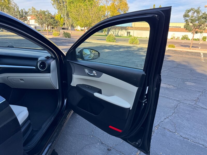 2023 Kia Forte LXS - Photo 14 - Mesa, AZ 85210