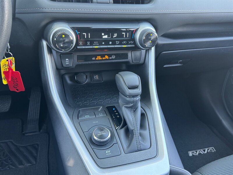 2024 Toyota RAV4 Hybrid LE - Photo 25 - Mesa, AZ 85210
