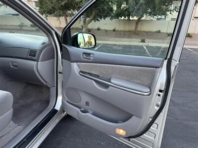 2009 Toyota Sienna LE 7-Passenger AWD   - Photo 12 - Mesa, AZ 85210