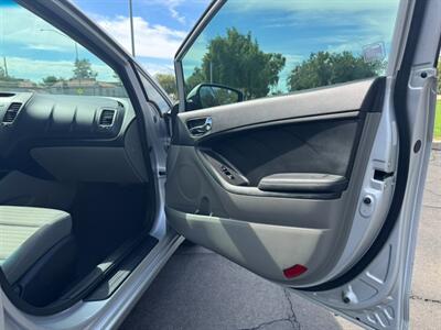 2015 Kia Forte EX   - Photo 12 - Mesa, AZ 85210