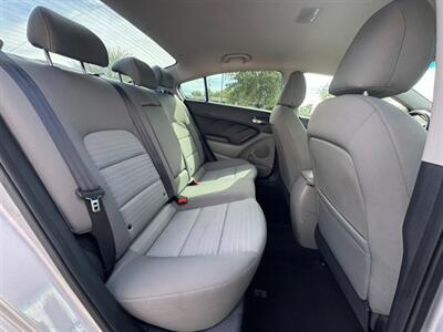 2015 Kia Forte EX   - Photo 13 - Mesa, AZ 85210