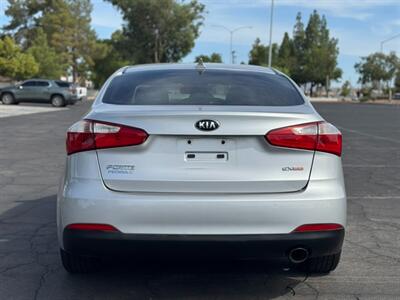 2015 Kia Forte EX   - Photo 4 - Mesa, AZ 85210