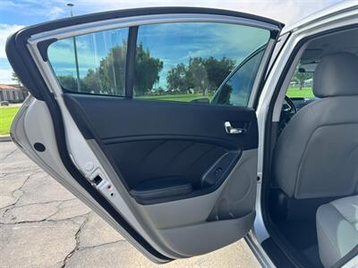 2015 Kia Forte EX   - Photo 15 - Mesa, AZ 85210