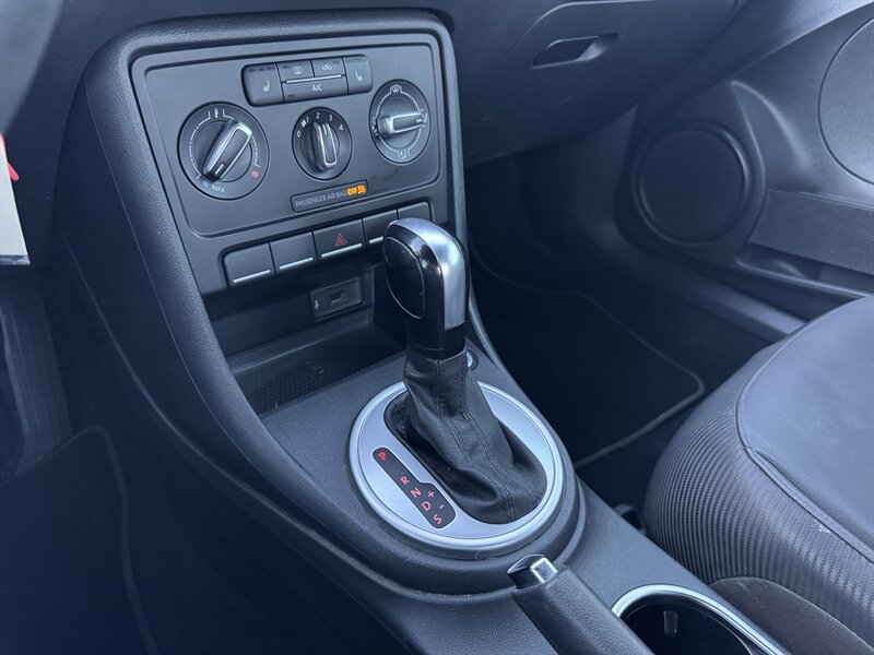 2016 Volkswagen Beetle 1.8T S PZEV - Photo 19 - Mesa, AZ 85210