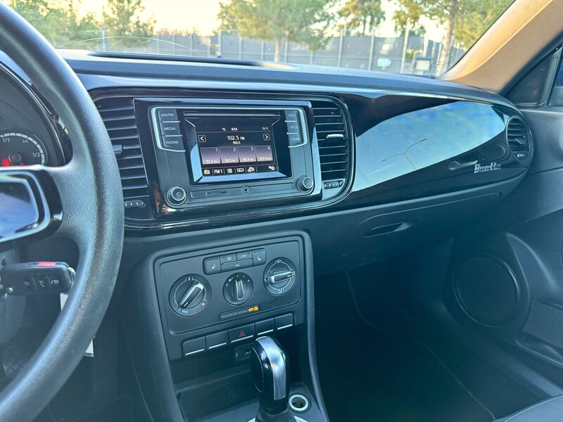 2016 Volkswagen Beetle 1.8T S PZEV - Photo 17 - Mesa, AZ 85210