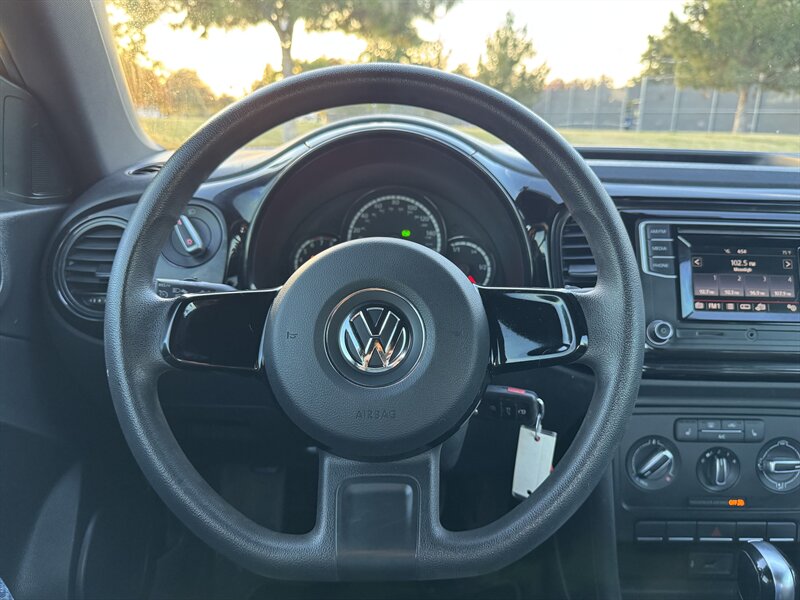 2016 Volkswagen Beetle 1.8T S PZEV - Photo 16 - Mesa, AZ 85210