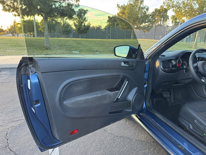 2016 Volkswagen Beetle 1.8T S PZEV - Photo 11 - Mesa, AZ 85210