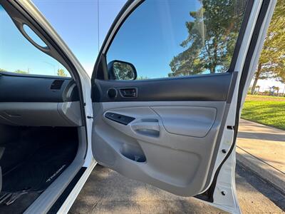 2015 Toyota Tacoma   - Photo 14 - Mesa, AZ 85210