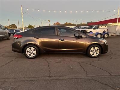 2017 Kia Forte LX   - Photo 7 - Mesa, AZ 85210