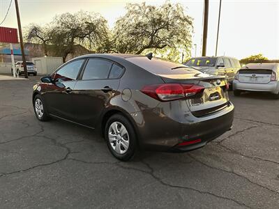 2017 Kia Forte LX   - Photo 4 - Mesa, AZ 85210